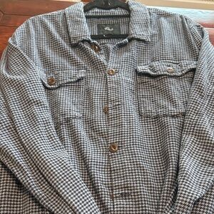 Rails Men's blue houndstooth shirt